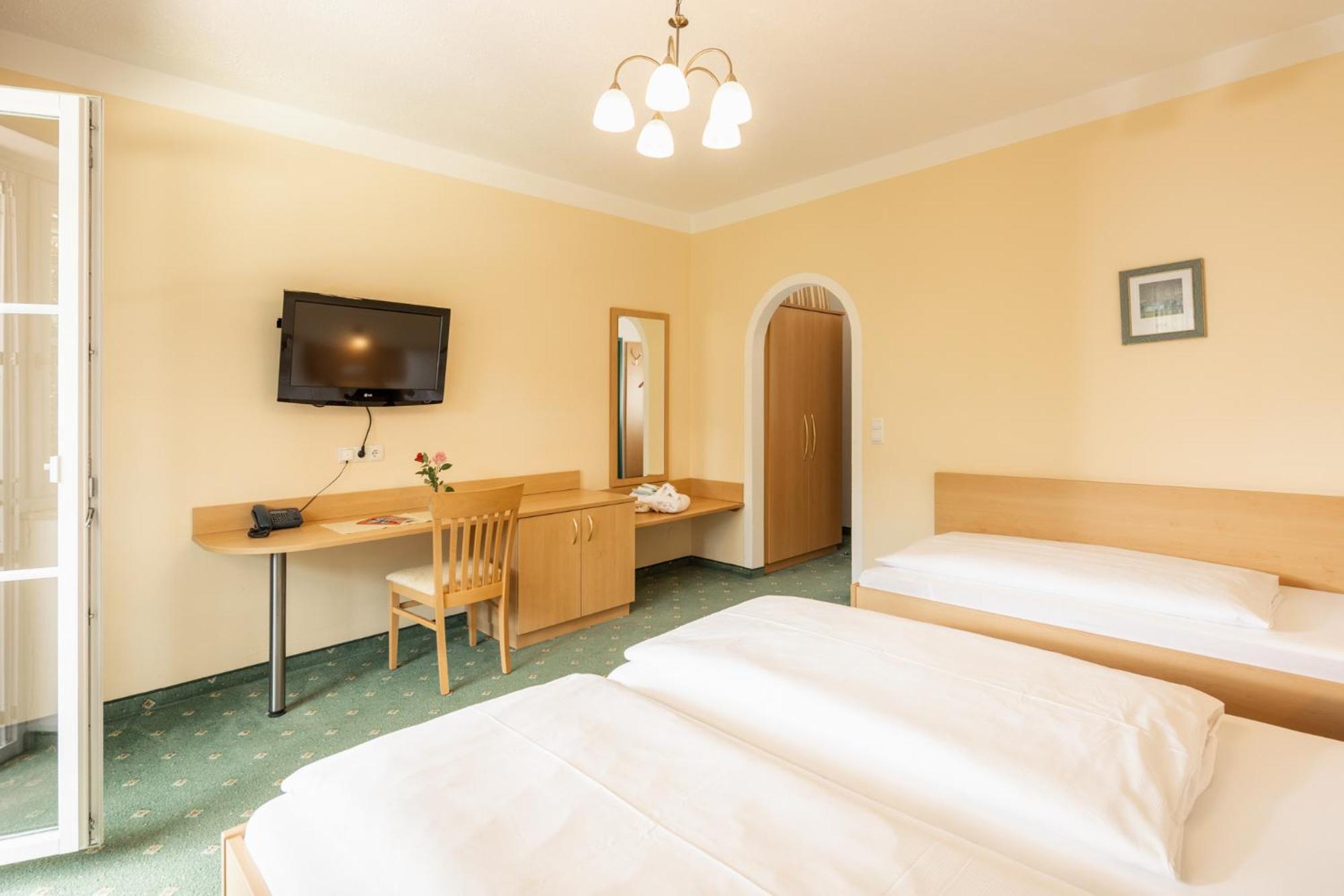 Landhotel Stofflerwirt Sankt Michael im Lungau Luaran gambar