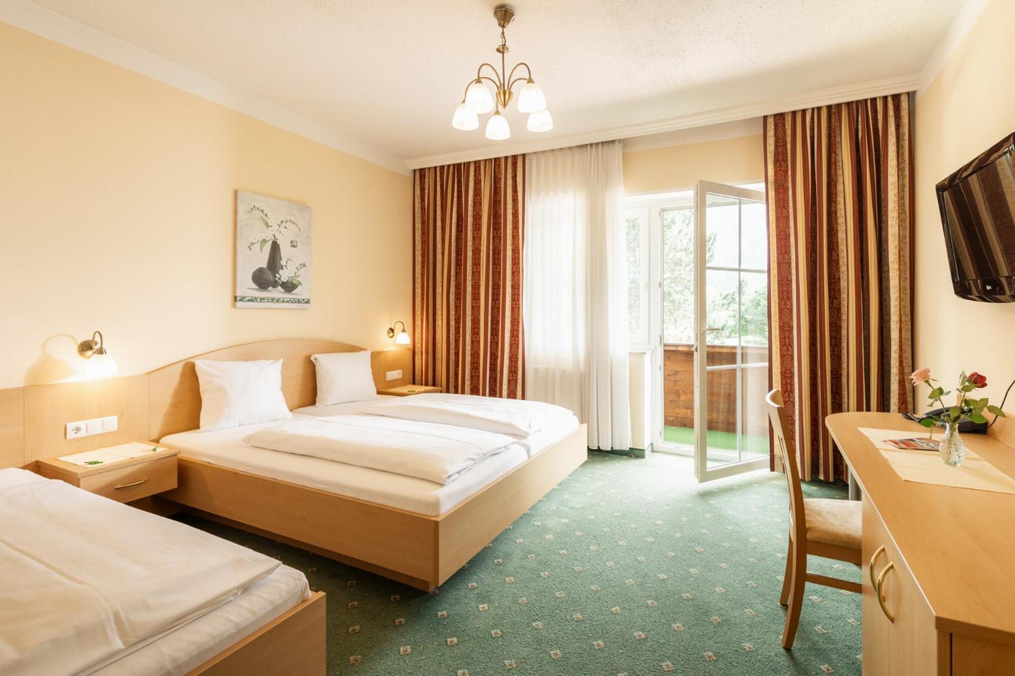 Landhotel Stofflerwirt Sankt Michael im Lungau Luaran gambar