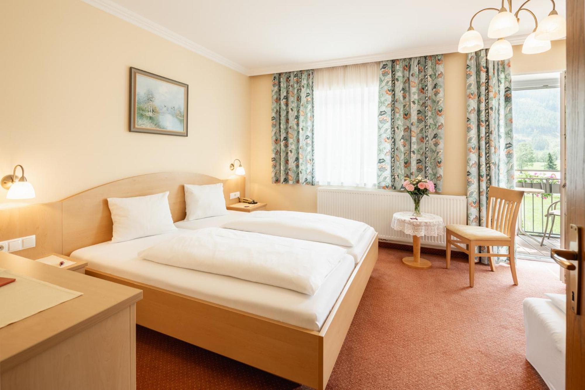 Landhotel Stofflerwirt Sankt Michael im Lungau Luaran gambar