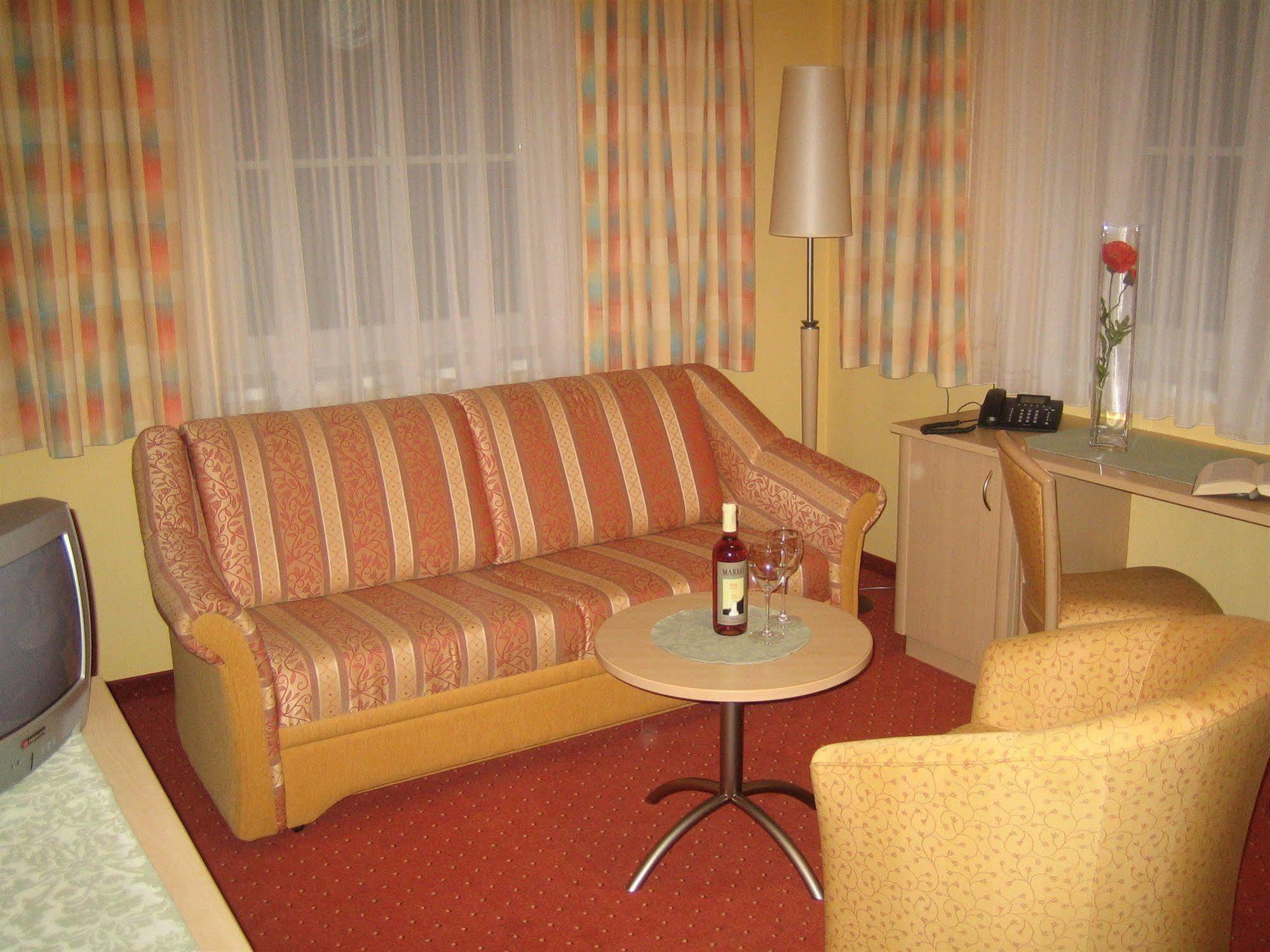 Landhotel Stofflerwirt Sankt Michael im Lungau Luaran gambar